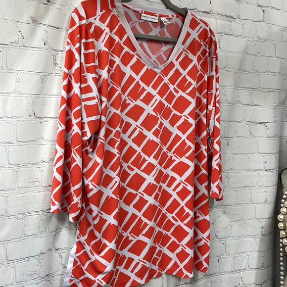 Susan Graver bright orange & white V neck stretchy 1x top - Picture 2 of 8